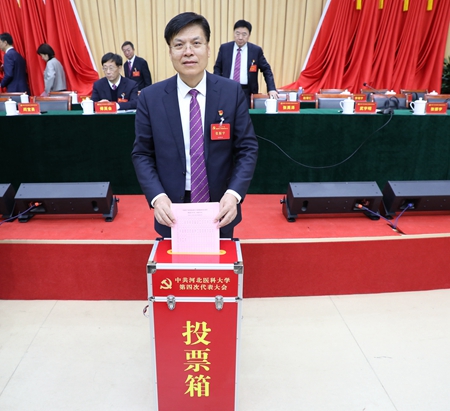 1734404013187028843.jpg 张振宇 照片.jpg